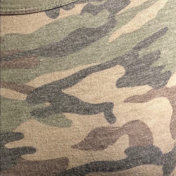 Ladies tee - Picture 3 of 3